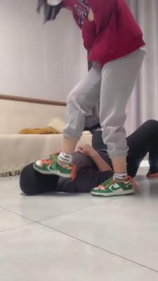 【精神小妹】咖啡店小姐姐自由发泄 bf11928