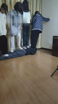 【最抗揍M】4素人S群踩群虐 bf11894