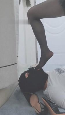 【灵竹】黑丝脚恋足插嘴 bf11911