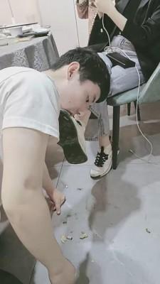 【美帝】餐桌下狗伺候【双视角版】 bf11855