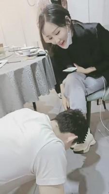 【美帝】餐桌下狗伺候【双视角版】 bf11855