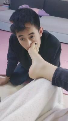 【雪儿】舔脏小白鞋/臭脚 bf11852