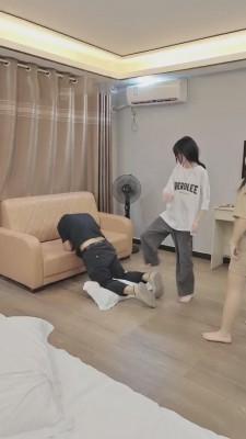 【德意男神】两素人学生S暴力踢踹狗【完整版】 bf11854