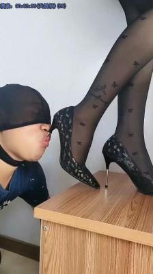 【雪儿】高跟黑丝插/踩狗舌头 bf11833