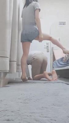 【灵竹】高跟肉丝踩踏脚奴 bf11826