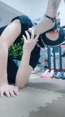 【睸娘】极度羞辱/舔各种高跟鞋 bf11795