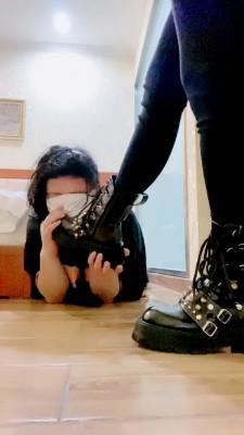 【甜沁】萝莉主短靴踩虐胖狗 bf23208