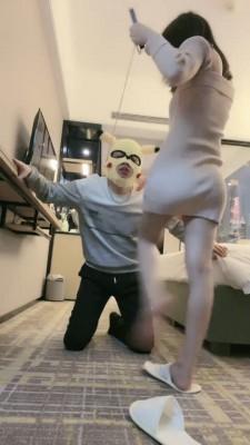 【漫漫】长靴棉袜脚下贱奴 bf23077