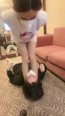 【小劳拉】腿绞首次出击 bf23093