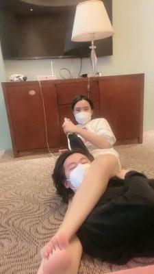 【小劳拉】腿绞首次出击 bf23093