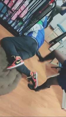 【桃子老师】坏学生圈养抖M老师 bf23111