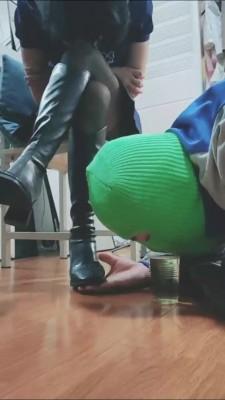 【桃子老师】坏学生圈养抖M老师 bf23111