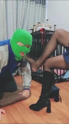 【桃子老师】坏学生圈养抖M老师 bf23111