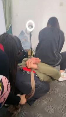 【星探】素人幼师带妈妈玩狗 bf23102