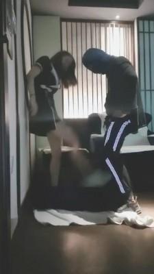 【德意】颜值高素人舔脚+踹脸 bf23067