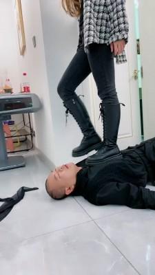 【麋鹿银儿】长靴S全体重踩+暴虐父子狗喂食 bf23131