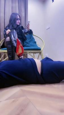 【靴嘉倪】高跟长靴踩地毯喂食 bf23160