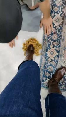 【辣姐】圈养狗奴伺候吃饭/喂食 bf23161