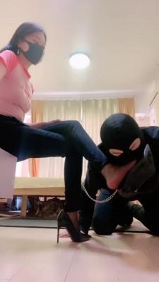 【大连小妮】踢踹臭脚羞辱 bf23050