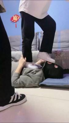 【精神小妹】双女神运动鞋棉袜踩虐 bf22970