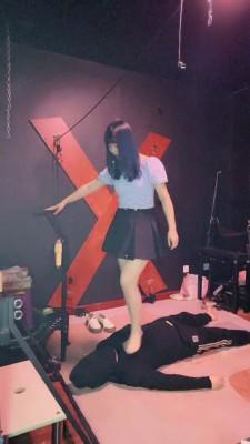 【萝莉刑】全体重踩踏+窒息 bf23036