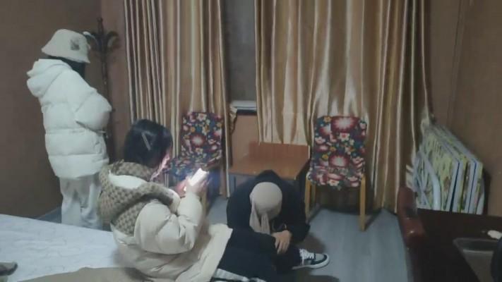 【最抗揍M】被素人精神小妹群调 bf23061