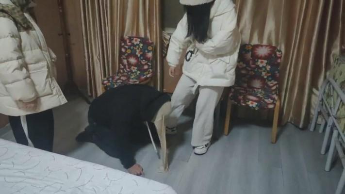 【最抗揍M】被素人精神小妹群调 bf23061