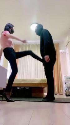 【小妮】高跟踩踏踢裆丝袜脚捂脸 bf23053