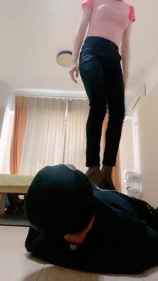 【小妮】高跟踩踏踢裆丝袜脚捂脸 bf23053