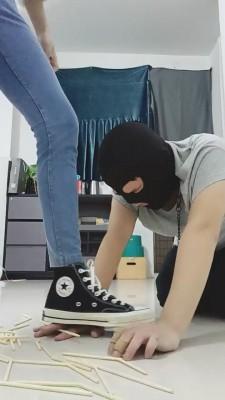 【美娜格格】御姐范帆布鞋白袜辱狗 bf22997