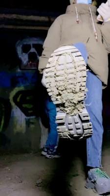 【美离子】户外吊绑狗狠虐 bf23003