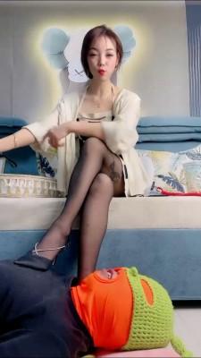 【梦涵】边直播边踩脚垫【续集】 bf22936