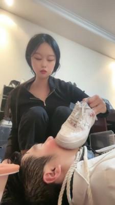 【桃幼幼】生活化人体刷鞋器 bf22902