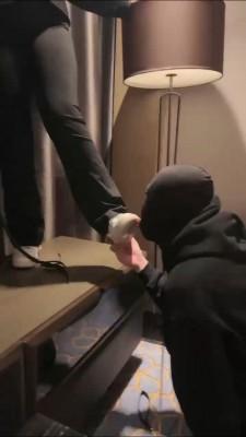 【西竹】小白鞋高跟黑丝让狗舔 bf22911