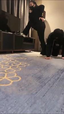 【西竹】小白鞋高跟黑丝让狗舔 bf22911