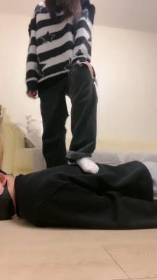 【酒酿丸子】白袜小姐姐全体重踩踏 bf22925