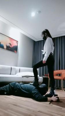 【猫神大人】被邻居发现我是女S求调教 bf22932