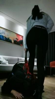 【猫神大人】被邻居发现我是女S求调教 bf22932