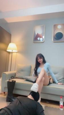 【安琪】运动小妹训狗舔靴耳光骑脖子 bf22818