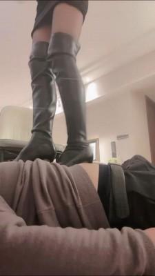 【萱萱】白领长靴高跟踩狗 bf22955