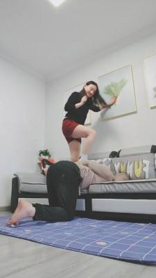 【飞扬】运动鞋白袜强制踢踹 bf22767