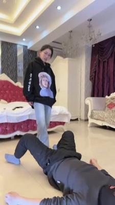 【潘妮女王】被女儿暴虐的继父 bf22912