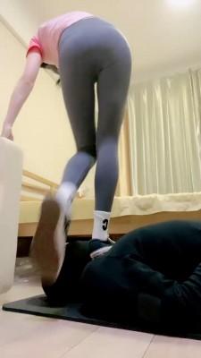 【小妮】帆布鞋白袜踩狗场 bf22742