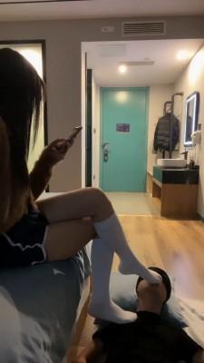 【田甜圈】模特白袜脚踩脚垫 bf22731