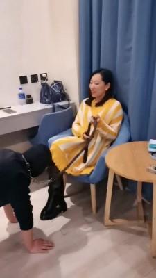 【冷御女王】长靴黑丝强迫老公做狗 bf22724
