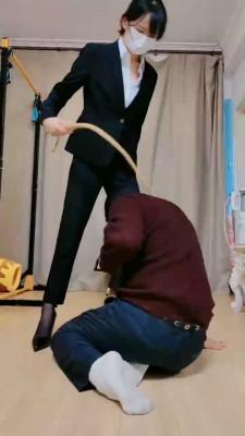 【暴力美学】残暴女总裁对付员工 bf22725