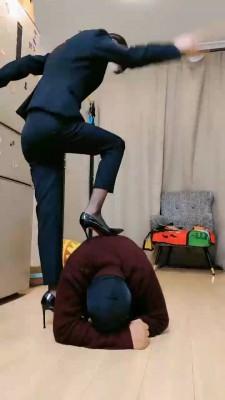 【暴力美学】残暴女总裁对付员工 bf22725