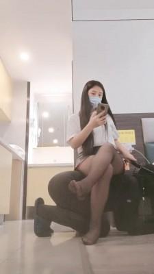 【嗯哼】原味黑丝脚羞辱 bf22712