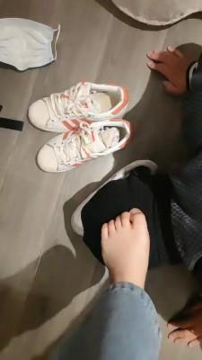 【萱S】舔学生妹的脏鞋 bf22600