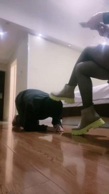 【诗恩大人】长靴全体重踩踏+舔脏鞋【双视角版】 bf22545